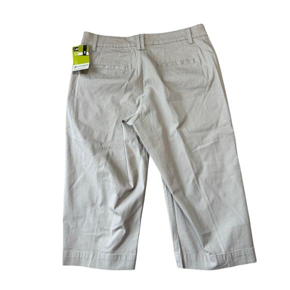 NWT - LEE, Stretch Natural Fit Capri pants/shorts; Size 14, Khaki/Tan - Picture 2 of 6